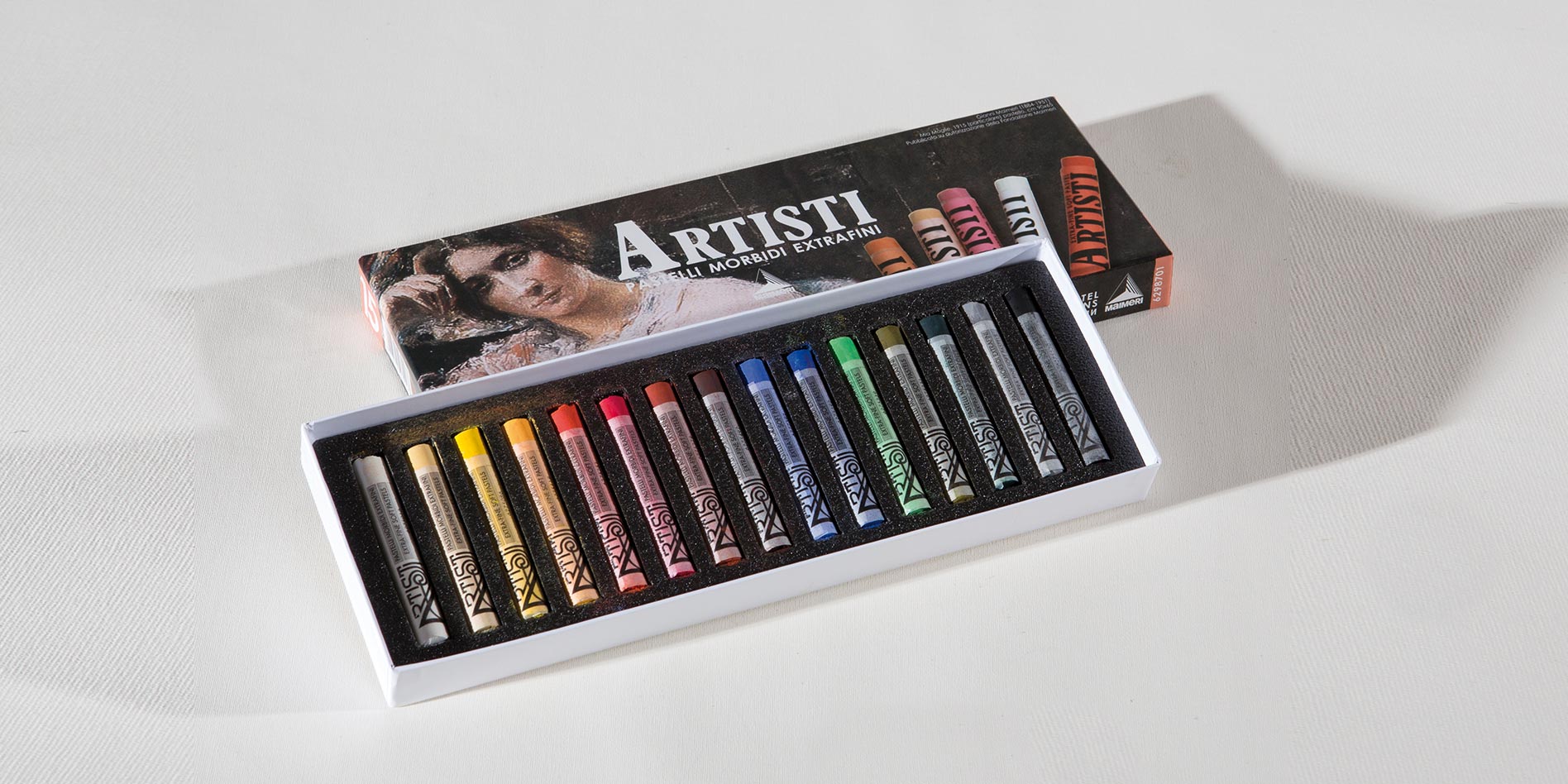 Cardboard Box Coated Artist pastels Pastels and charcoals